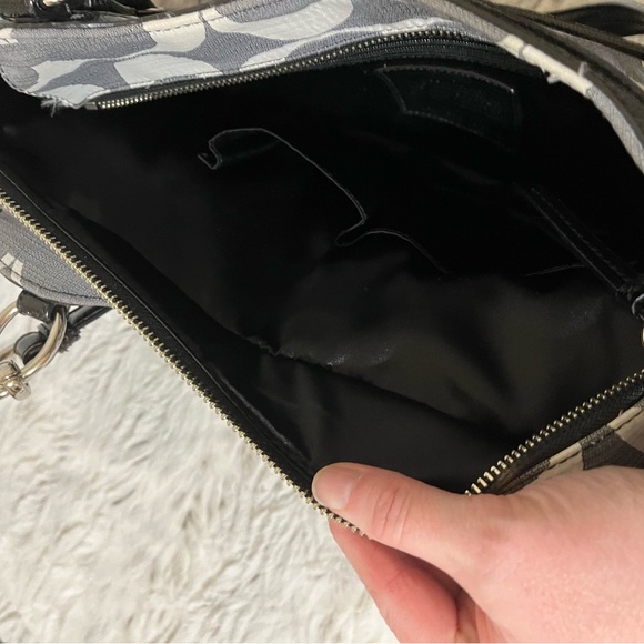 Coach purse with double over the shoulder straps - Picture 5 of 12